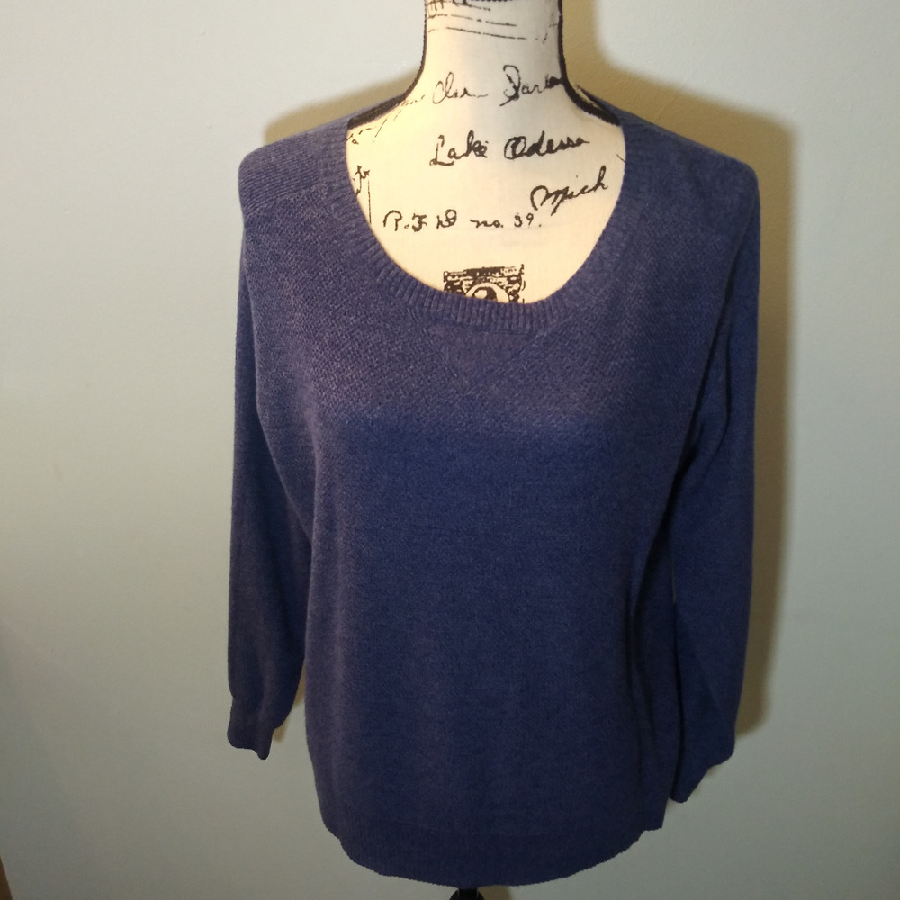 American Eagle Crew Neck Sweater
